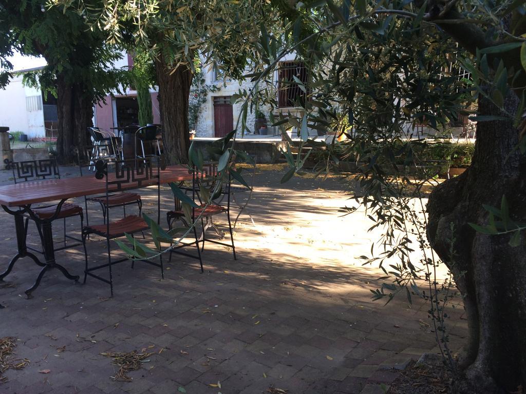 Mas Moineau Bed and Breakfast Mézoargues Exterior foto