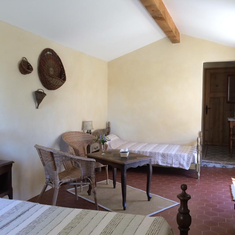 Mas Moineau Bed and Breakfast Mézoargues Habitación foto